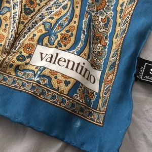 Valentino Scarf
